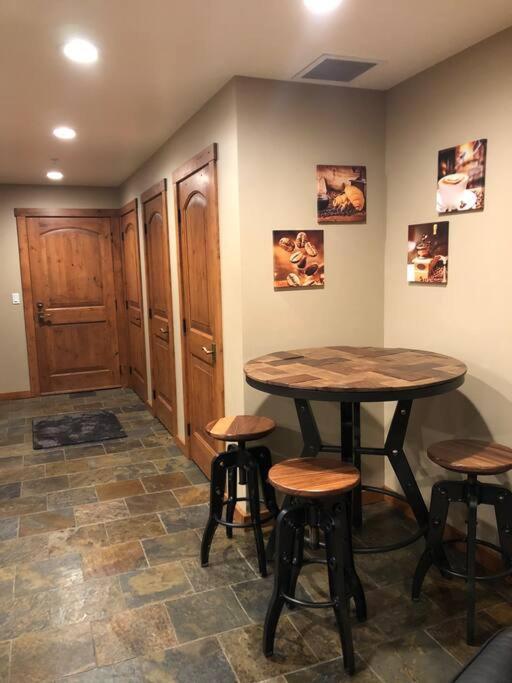 Penthouse Mountain Haven With Community Spa Room Kellogg Bagian luar foto